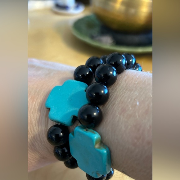 23.5cm - Black Onyx and faux turquoise cross bracelet - Picture 2 of 3